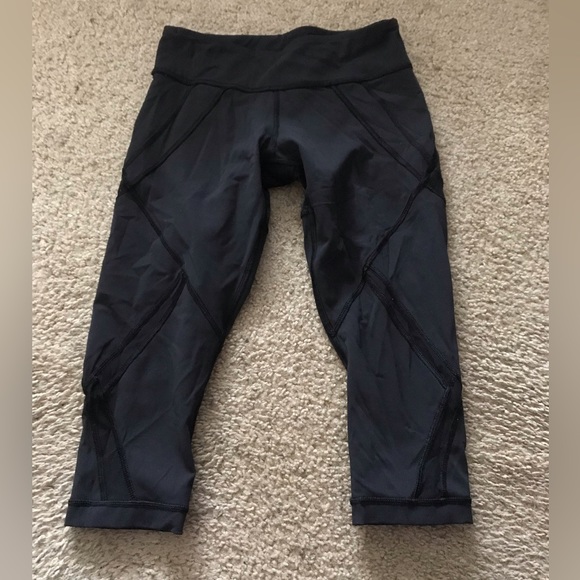 Lululemon Crop Leggings Mesh Panels Waistband Hidden Pocket Black Sz 4 - Picture 2 of 5